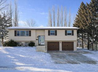 680 4th Ave SW, Dickinson, ND 58601