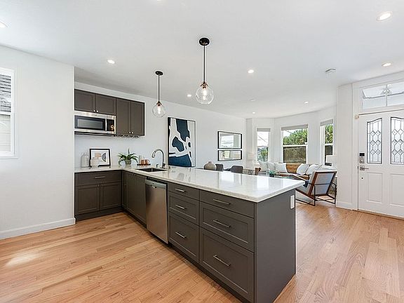 4th image of 1379 De Haro St
