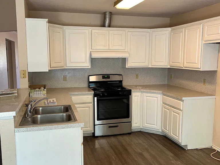 1812 Brittany Ln — Photo 3