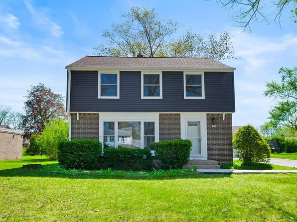 7438 N Seneca ROAD, Fox Point, WI 53217