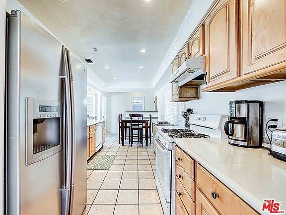 3rd image of 841 W Lucille Ave