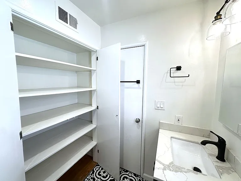 2125 Santa Clara Ave #C — Photo 11