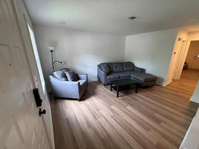 1814 B Guyer St — Photo 1