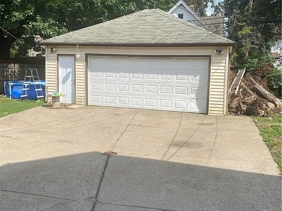3rd image of 6921 Harvard Ave