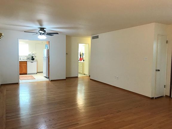 5th image of 210 Waverley St