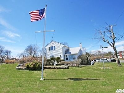 6 Bayside Ave, East Quogue, NY, 11942
