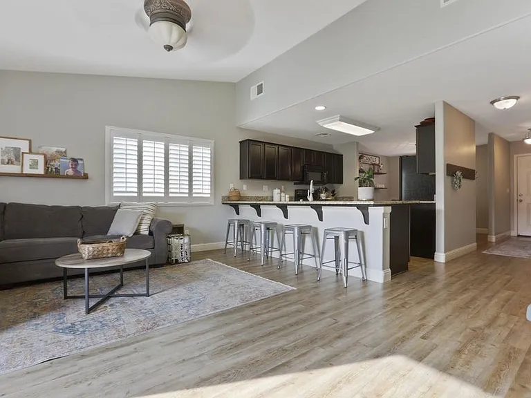 2423 W Corvina Ave — Photo 10