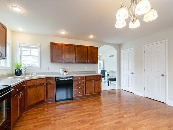 5th image of 2813 Bristol Dr