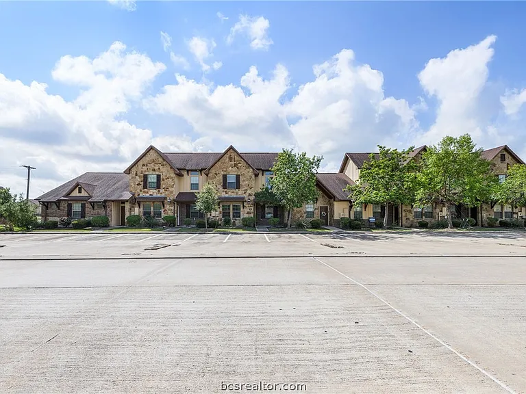 305 Capps Dr — Photo 3