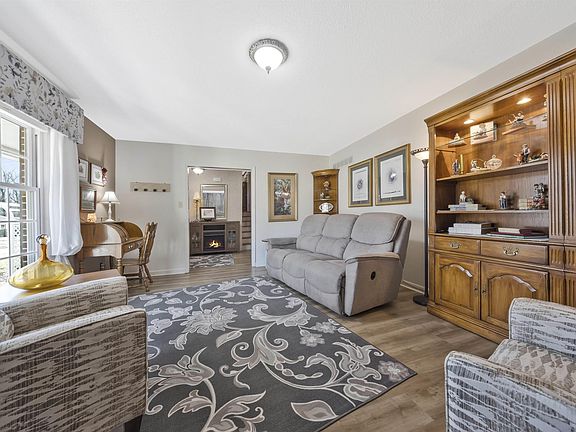 3rd image of 2108 Sleepy Hollow Dr