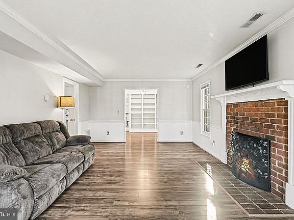 2nd image of 5822 Jackson Rd