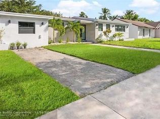 2545 NE 208th Ter, Miami, FL 33180