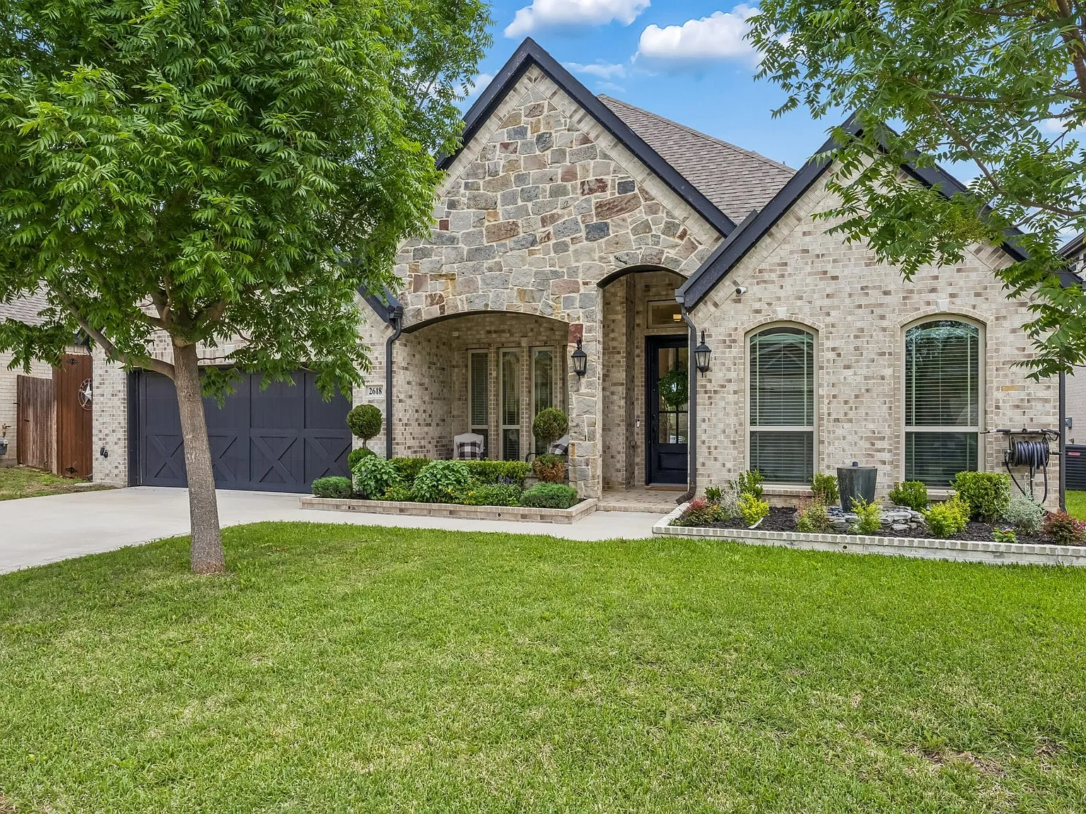 3 bed, 3.0 bath, 3046 sqft, $4,500 — Photo 3