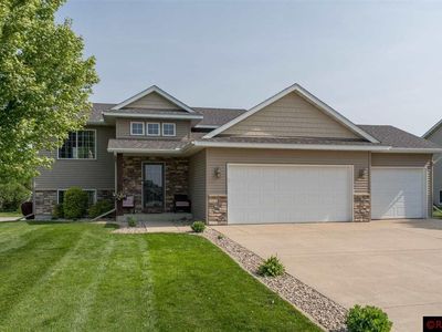 212 Oak Dr, Eagle Lake, MN, 56024