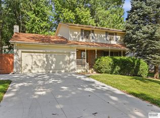809 Chisholm Trl, Papillion, NE 68046