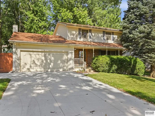 809 Chisholm Trl, Papillion, NE 68046