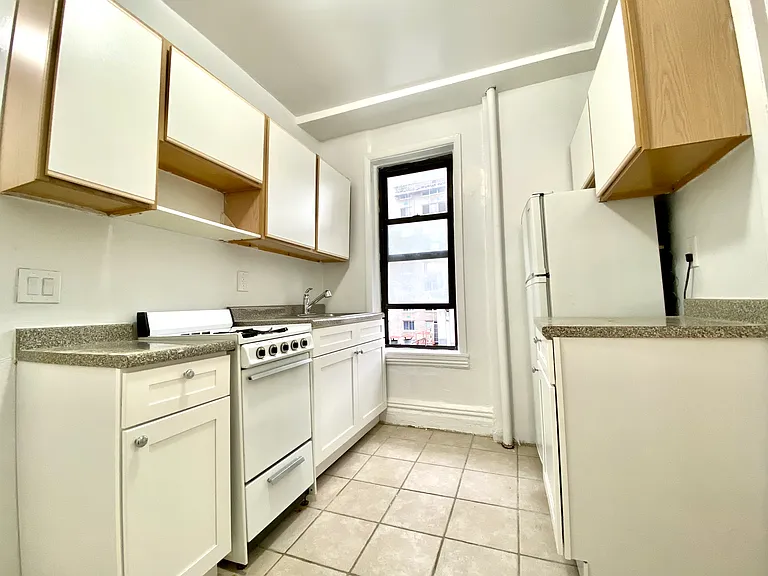220 E 78th St #23 — Photo 7
