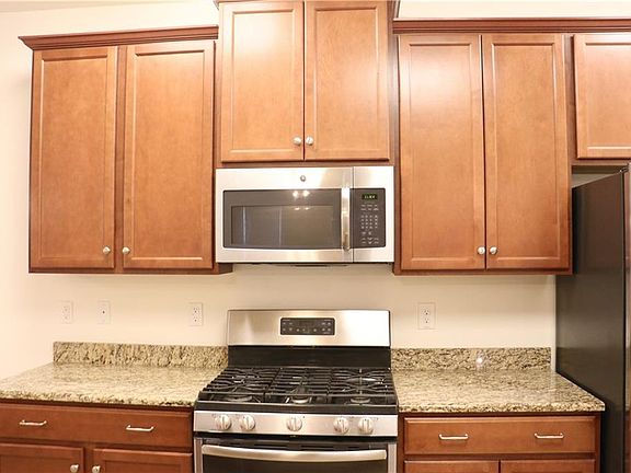 5th image of 5240 Moreland St #47
