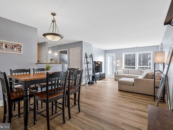 3rd image of 3176 Summit Square Dr #4-A8