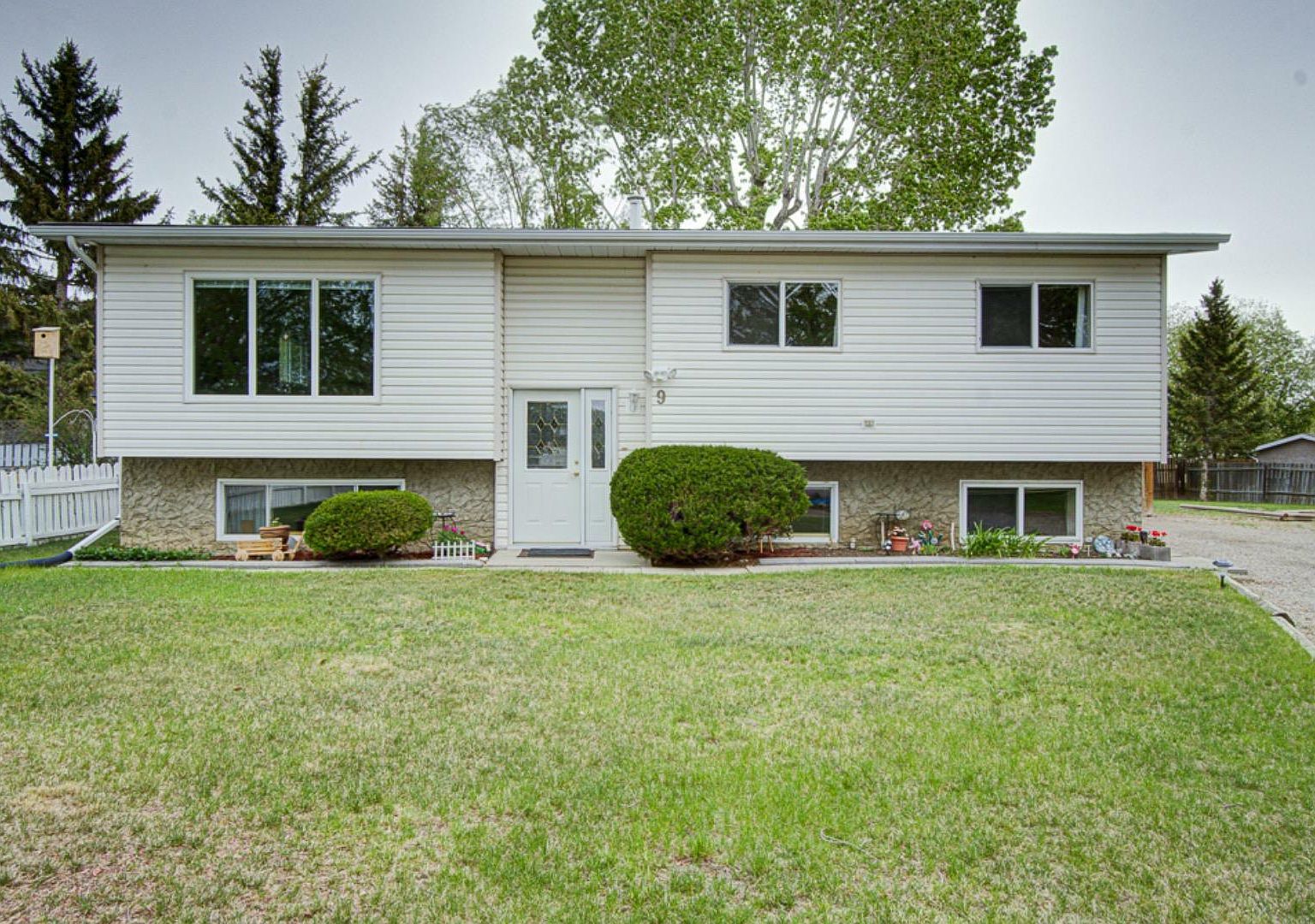 9 S Willow Pl, Claresholm, AB T0L 0T0 Zillow