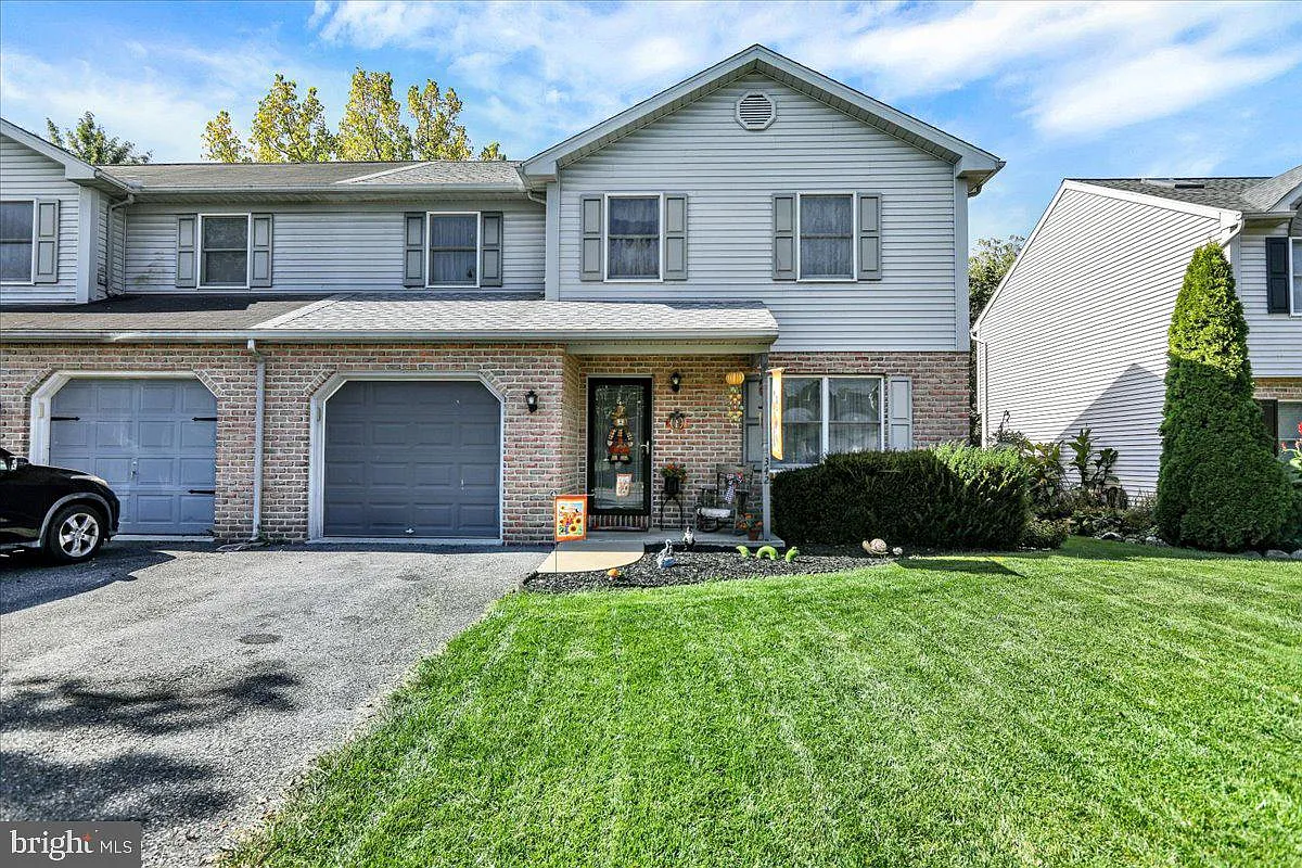 342 Saddlebrook Dr photo 1