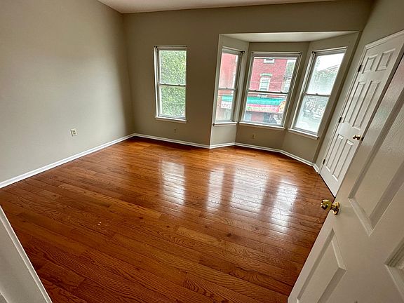 4th image of 1739 W Oxford St