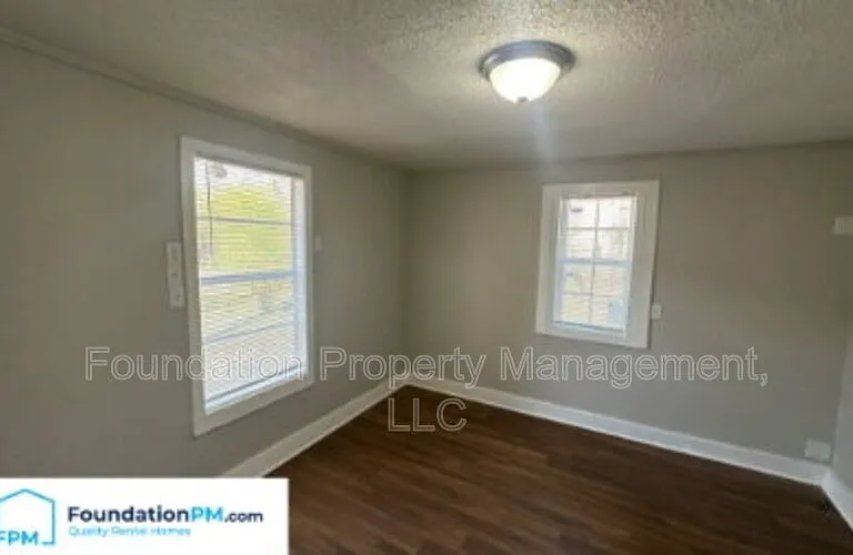 1596 Barton St — Photo 11