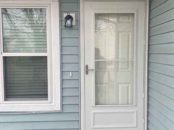 2nd image of 142 Bracadale Ave