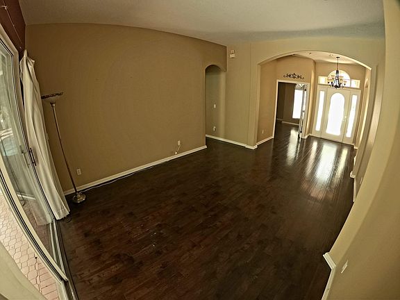 4th image of 391 Twelve Oaks Dr