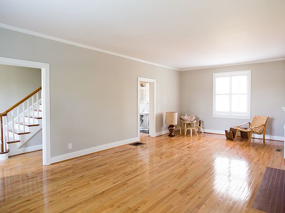 2nd image of 1814 Cedar Ln