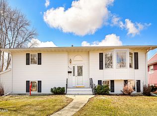 846 S 23rd St, Grand Forks, ND 58201