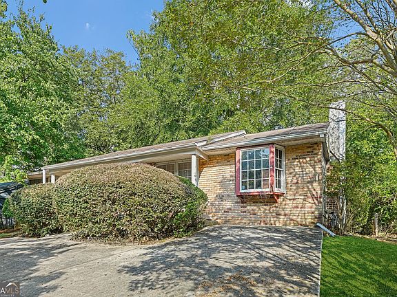 2nd image of 2511 Spring Dr SE