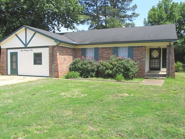 1st image of 905 Oaklawn Pl