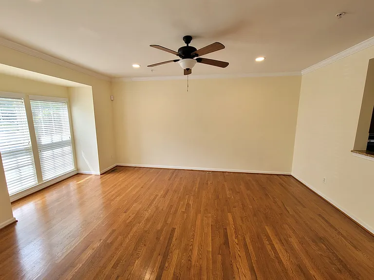 9382 Penrose St — Photo 3