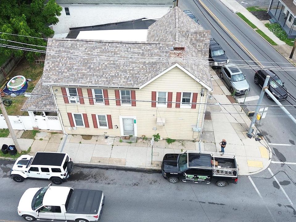 2nd image of 203 W King St