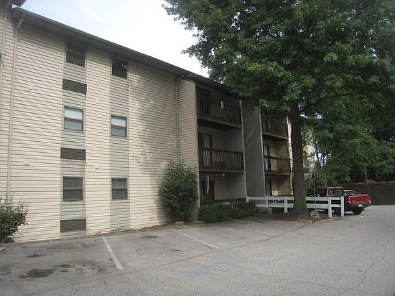 3rd image of 211 Georges Drive Charleston Wv #25306