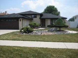 325 Ridgewood Ave, Bensenville, IL 60106