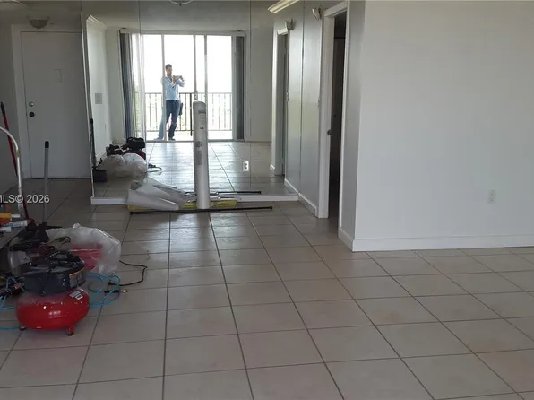 2750 NE 183rd St, Aventura, FL