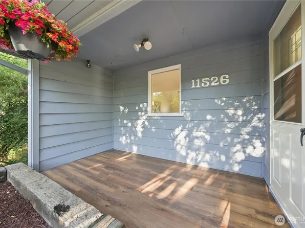 11526 3rd Avenue NE, Seattle, WA 98125