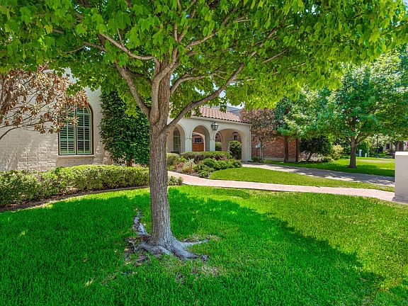 2nd image of 2729 River Forest Dr