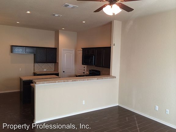 3rd image of 550 Creekside Cir