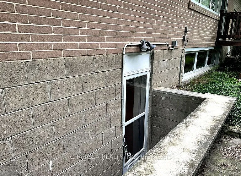 1238 Donlea Cres #BASEMENT — Photo 4