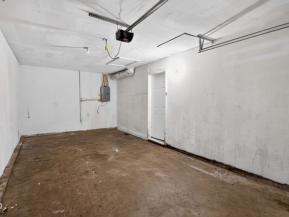 4th image of 6401 E 44th Pl