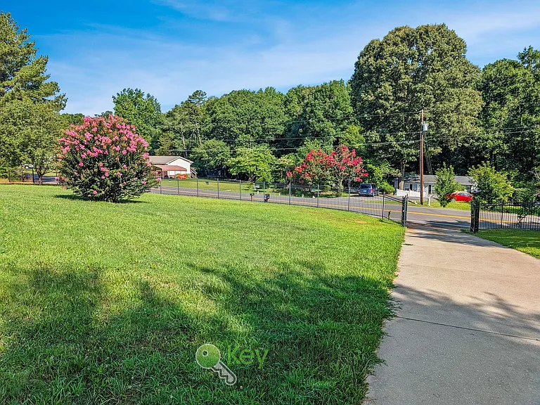 166 Chastain Rd — Photo 29