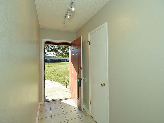 5th image of 1518 Oak Shore Dr