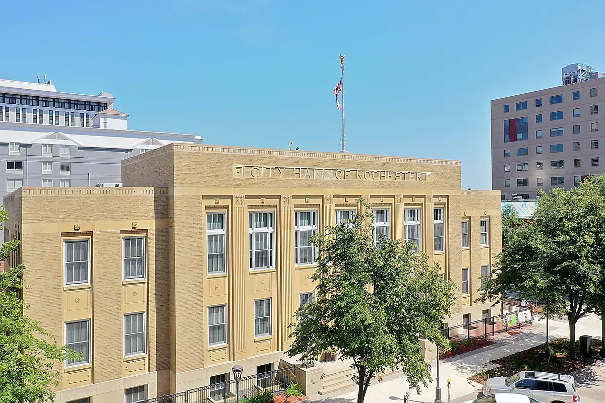 City Hall Apartments — Photo 4