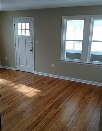 5th image of 211 Benham Ave