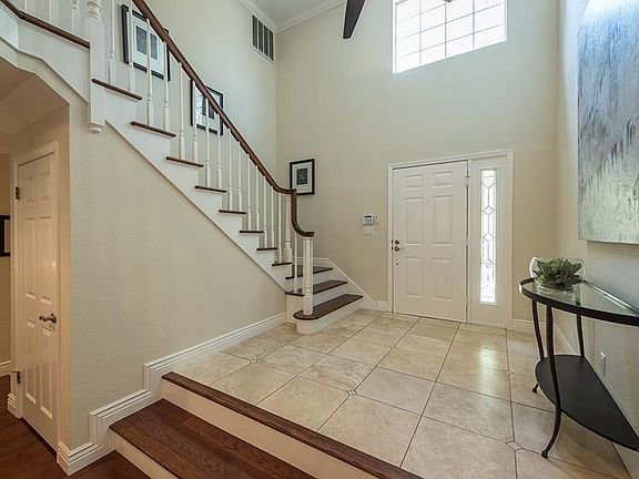 5th image of 720 Glenborough Dr