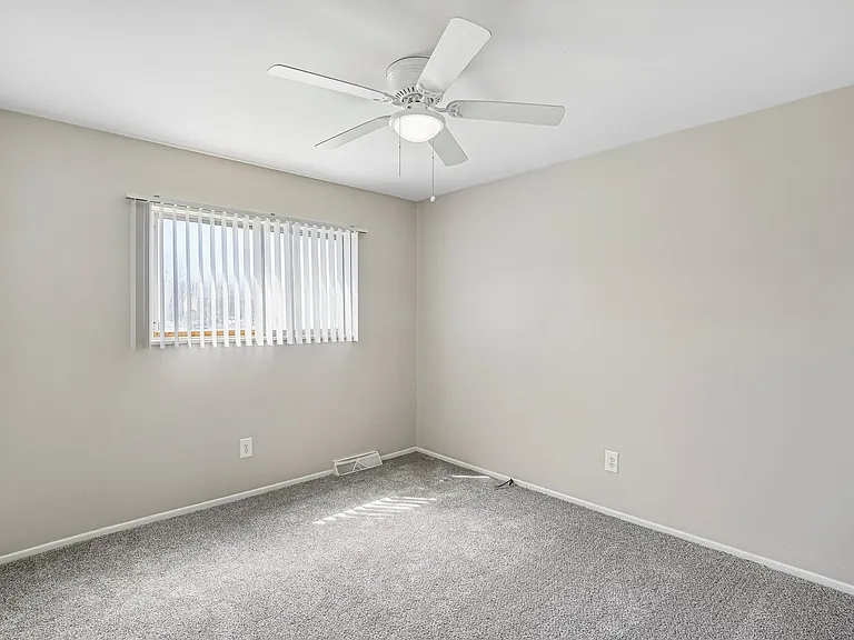 Rivercrest Apartments — Photo 121