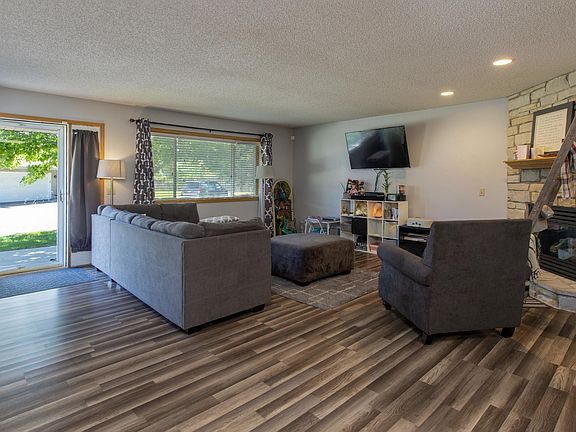 3rd image of 6813 York Pl N